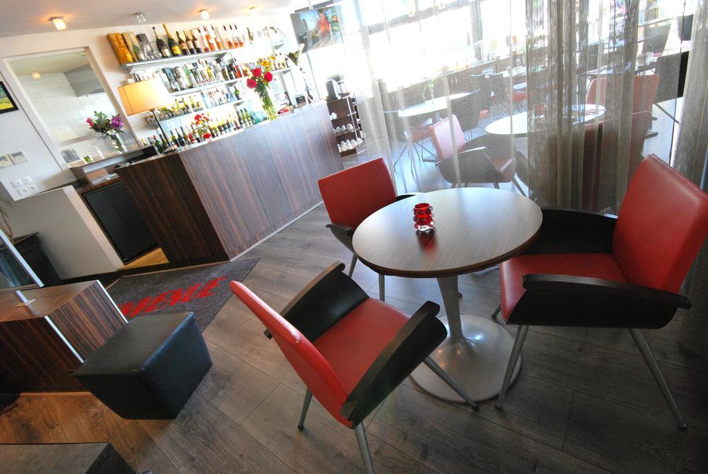 Hotel De Loire Et Restaurant Les Bateliers Trelaze ภายนอก รูปภาพ