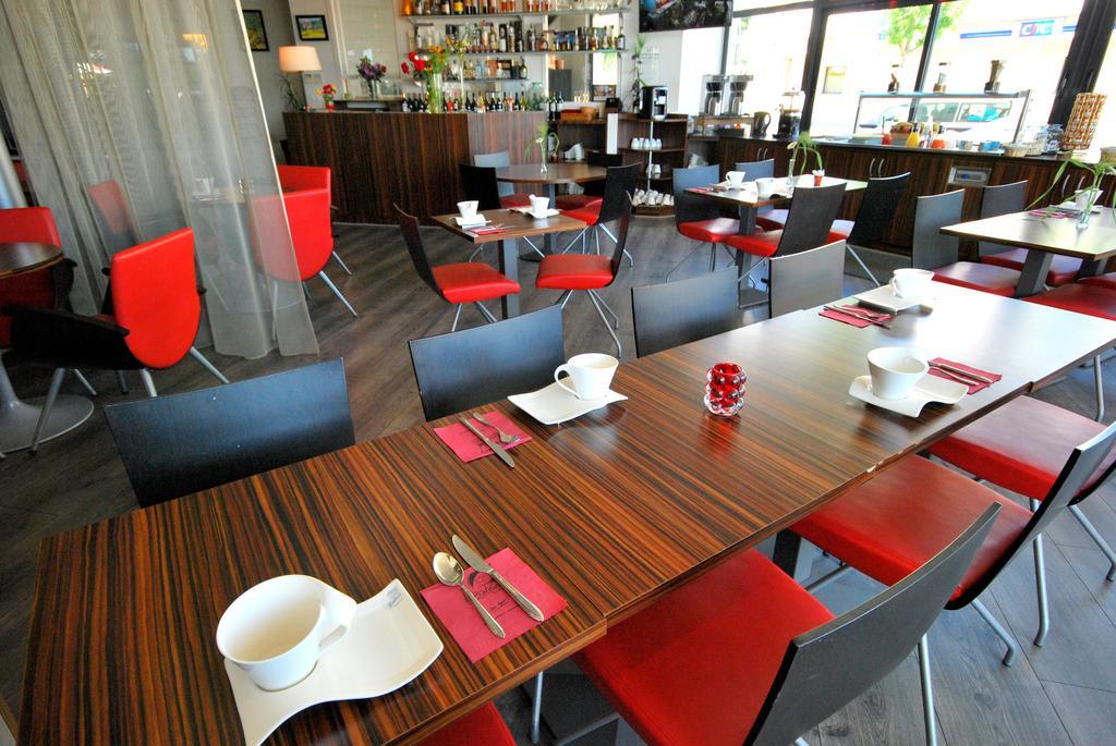 Hotel De Loire Et Restaurant Les Bateliers Trelaze ภายนอก รูปภาพ