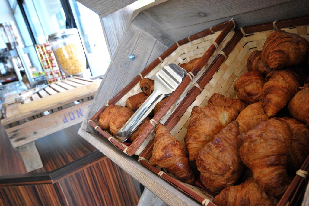 Hotel De Loire Et Restaurant Les Bateliers Trelaze ภายนอก รูปภาพ