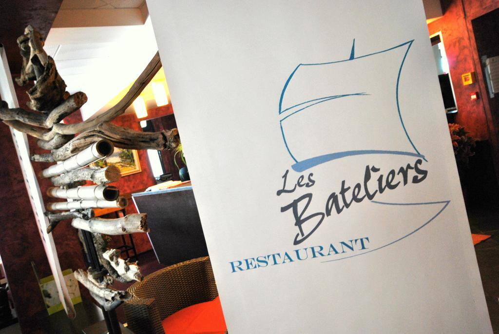 Hotel De Loire Et Restaurant Les Bateliers Trelaze ภายนอก รูปภาพ