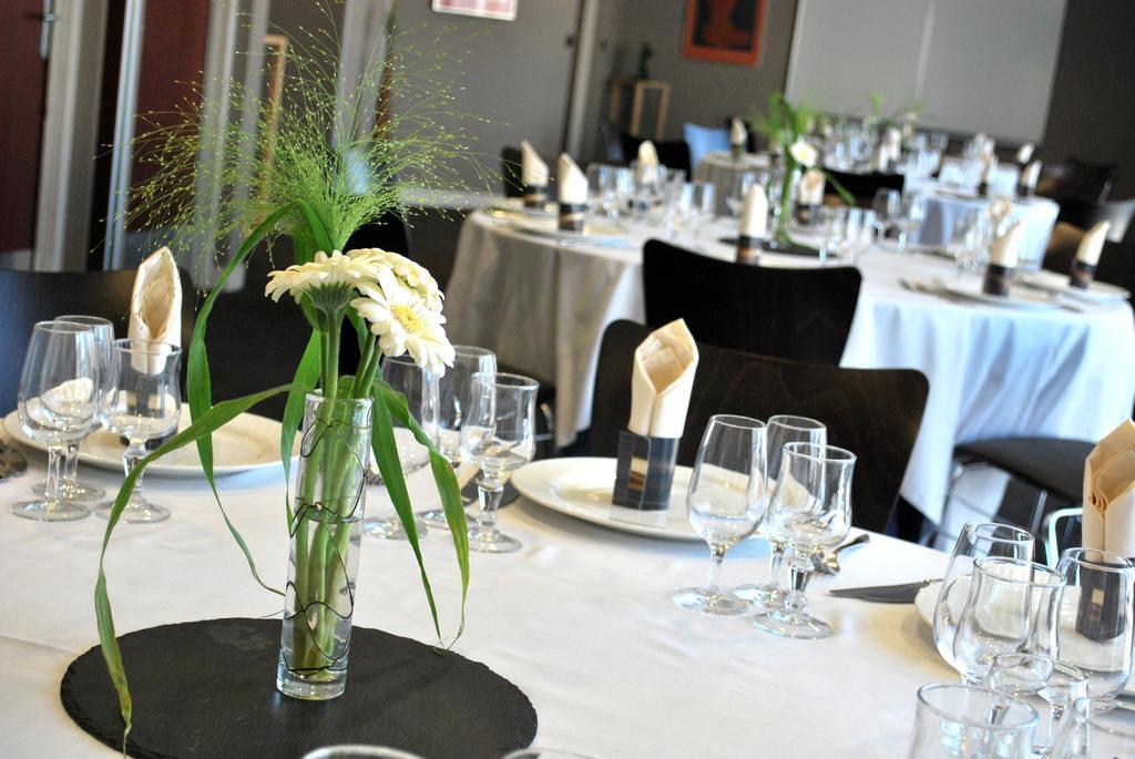 Hotel De Loire Et Restaurant Les Bateliers Trelaze ภายนอก รูปภาพ