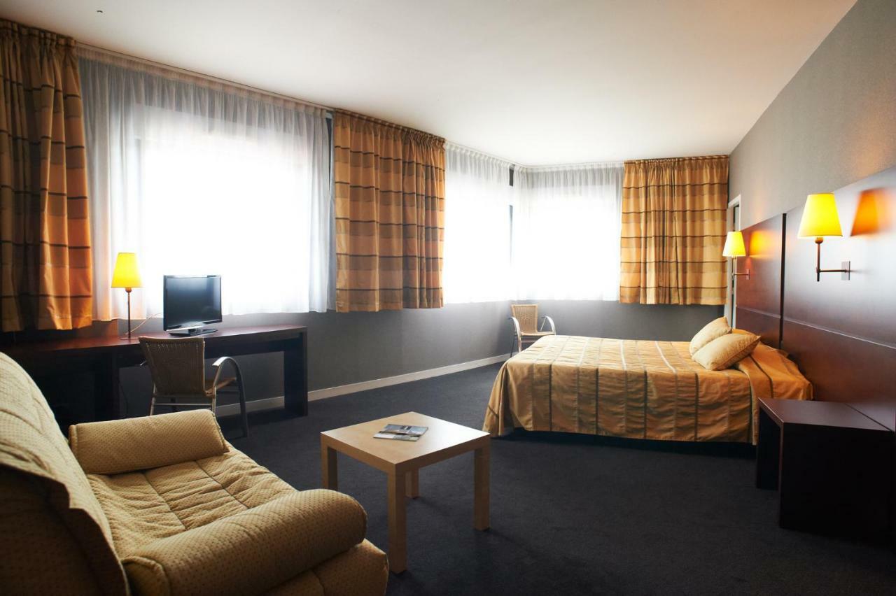 Hotel De Loire Et Restaurant Les Bateliers Trelaze ภายนอก รูปภาพ